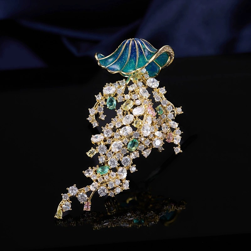 Luxury Lifestyle Jewelry - 海洋生物がちりばめられたジルコンクラゲのブローチ、ハイエンドで軽やかな高級スタイル、創造的で個性的な服飾ブローチジュエリー