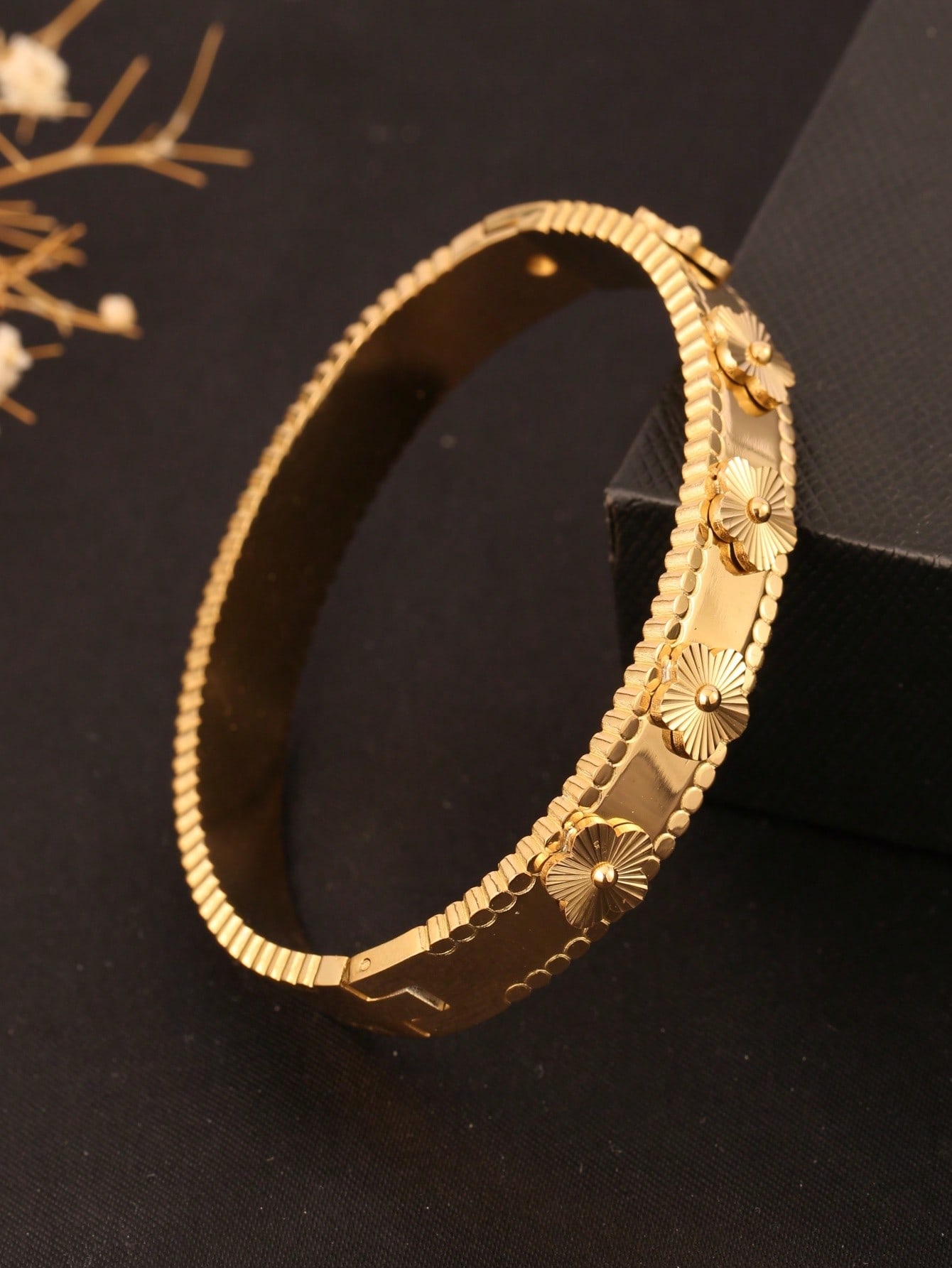 1個入り 欧米風レーザーフラワー万華鏡ローリングエッジブレス - Luxury Lifestyle Jewelry のレビューと価格